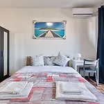 Easy Downtown Inn *