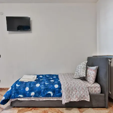 Easy Downtown Guest house